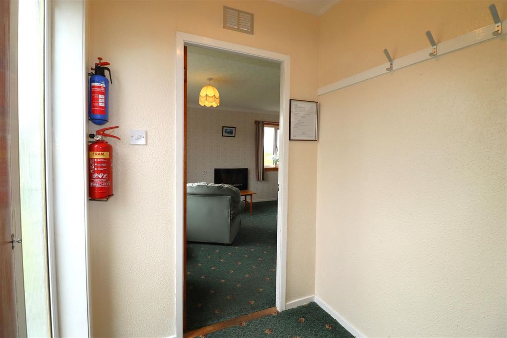 Property photo 3 of 34 Ent Hall (2).Jpg