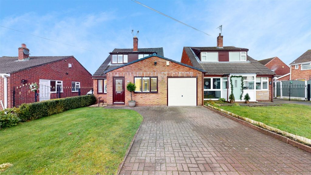 Property photo 1 of 25 Scarisbrick Road For Sale
