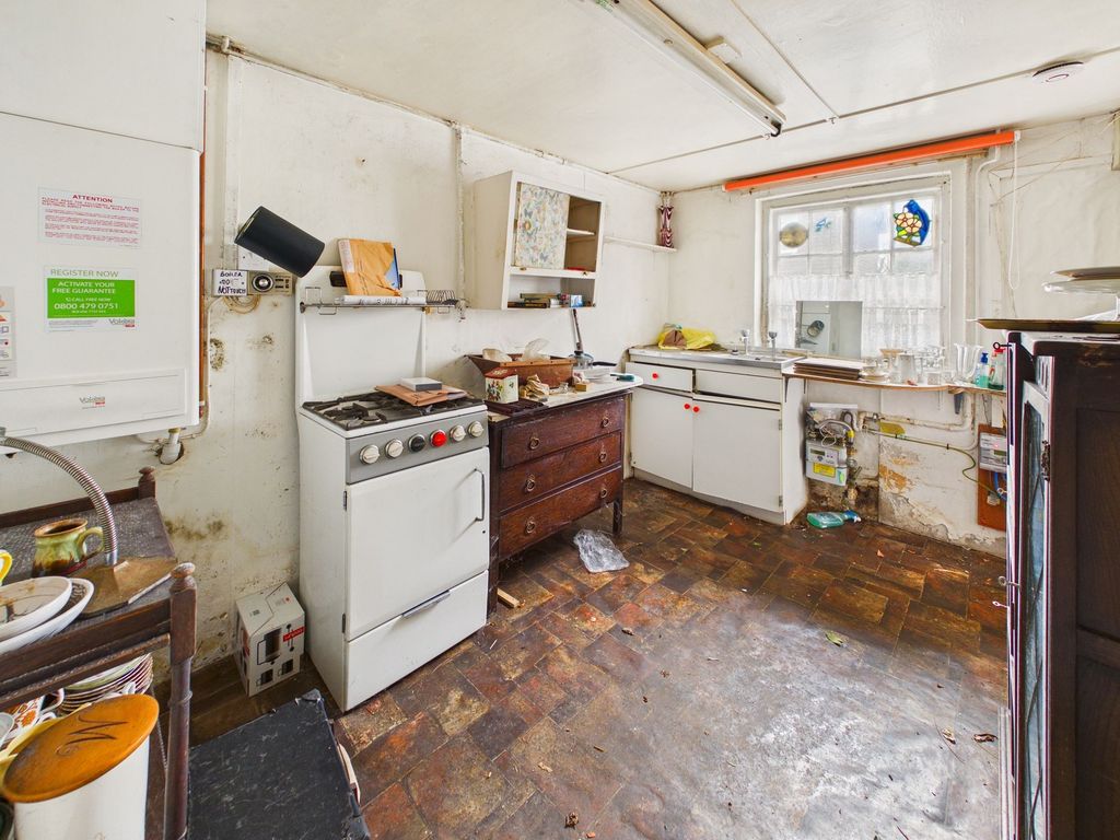 Property photo 3 of 15 Kitchen
