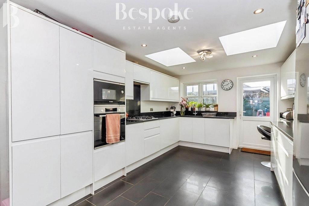 Property photo 2 of 24 Kitchen