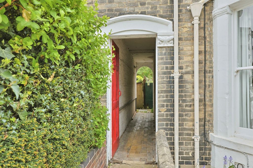 Property photo 2 of 20