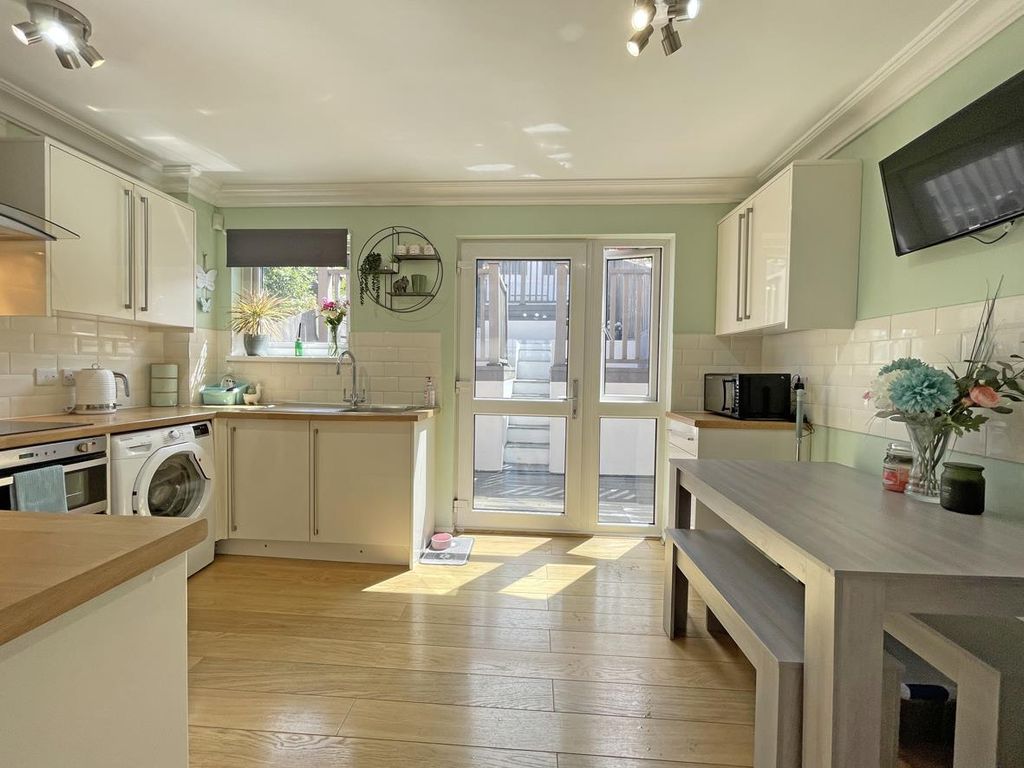 Property photo 3 of 17 Distine Close 15 - Kitchen Three.Jpg