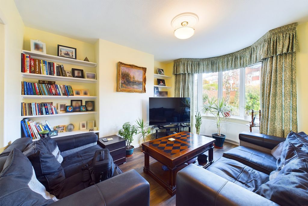 Property photo 2 of 23 Lounge