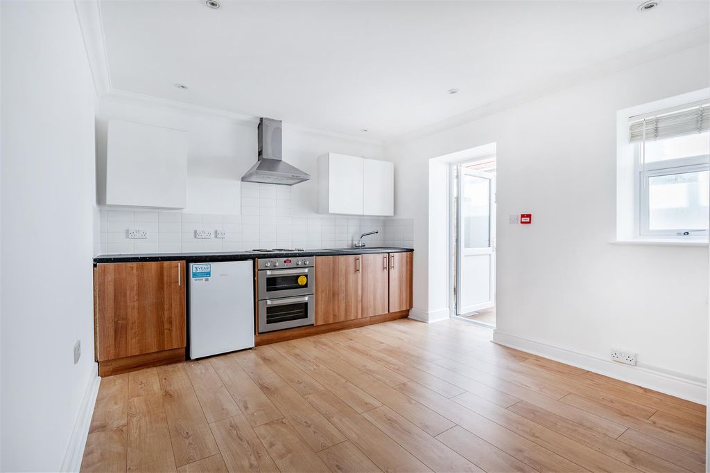 Property photo 1 of 9 Studio