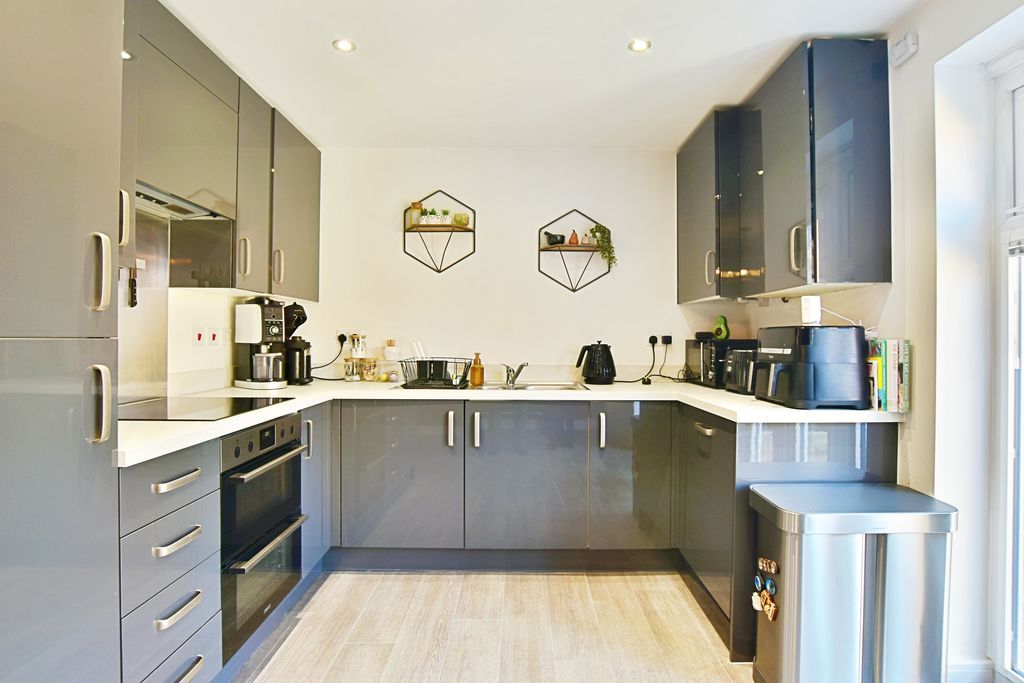 Property photo 3 of 15 Photo 4