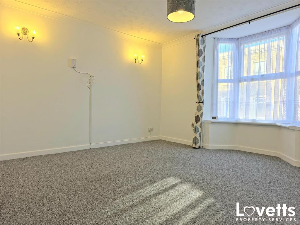 Property photo 2 of 18 Living Room