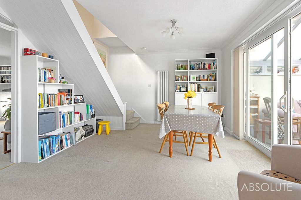 Property photo 2 of 33