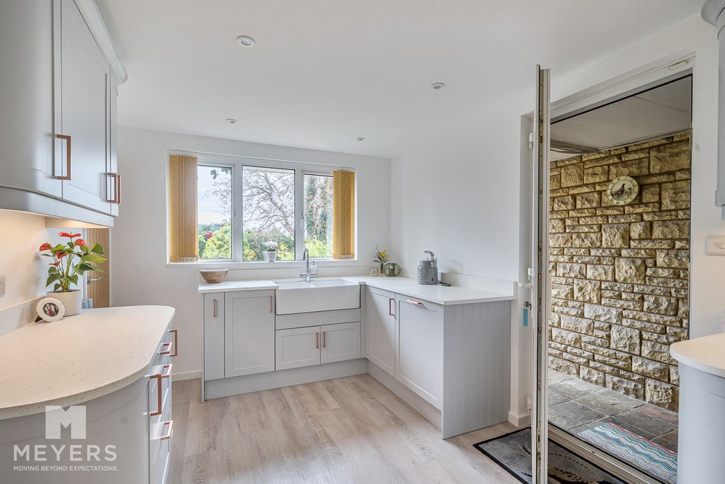 Property photo 2 of 23