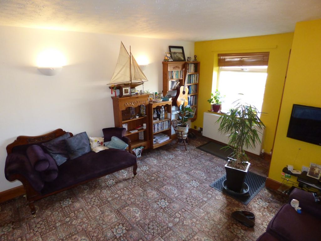 Property photo 3 of 11