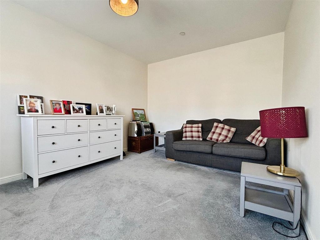 Property photo 2 of 26 Lounge.Jpg