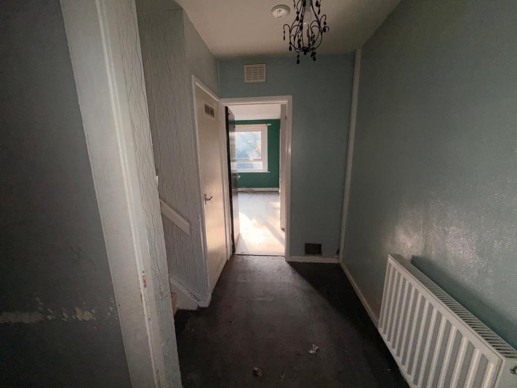 Property photo 2 of 12 Entrance Hall