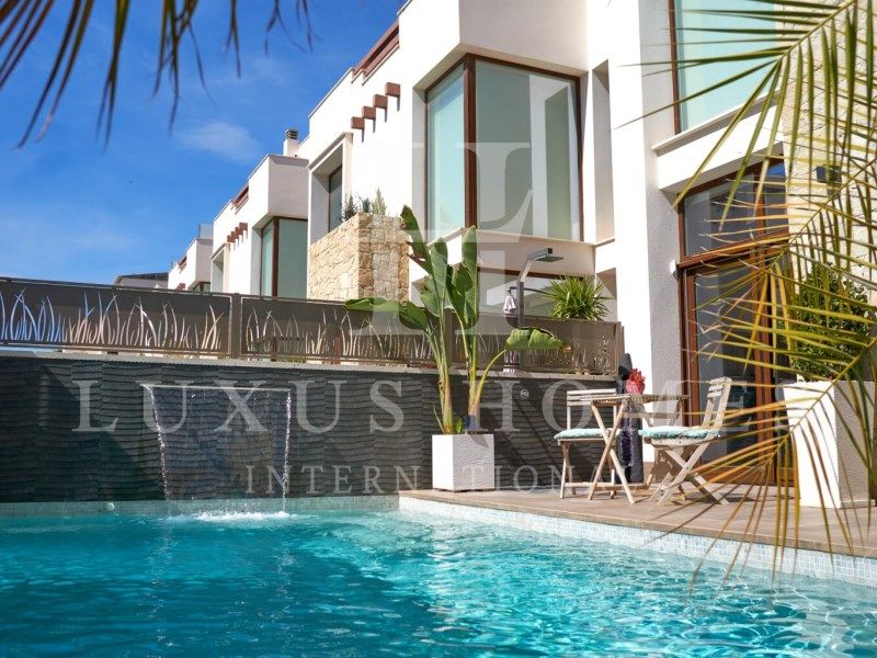 Property photo 1 of 32