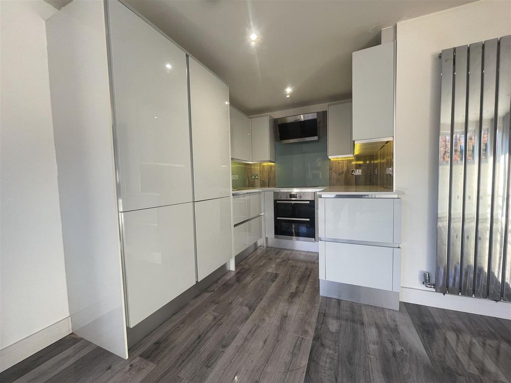 Property photo 3 of 13 Kitchen