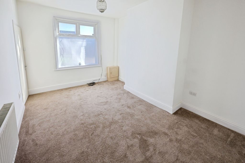 Property photo 2 of 7 Pbox-Img.Jpg