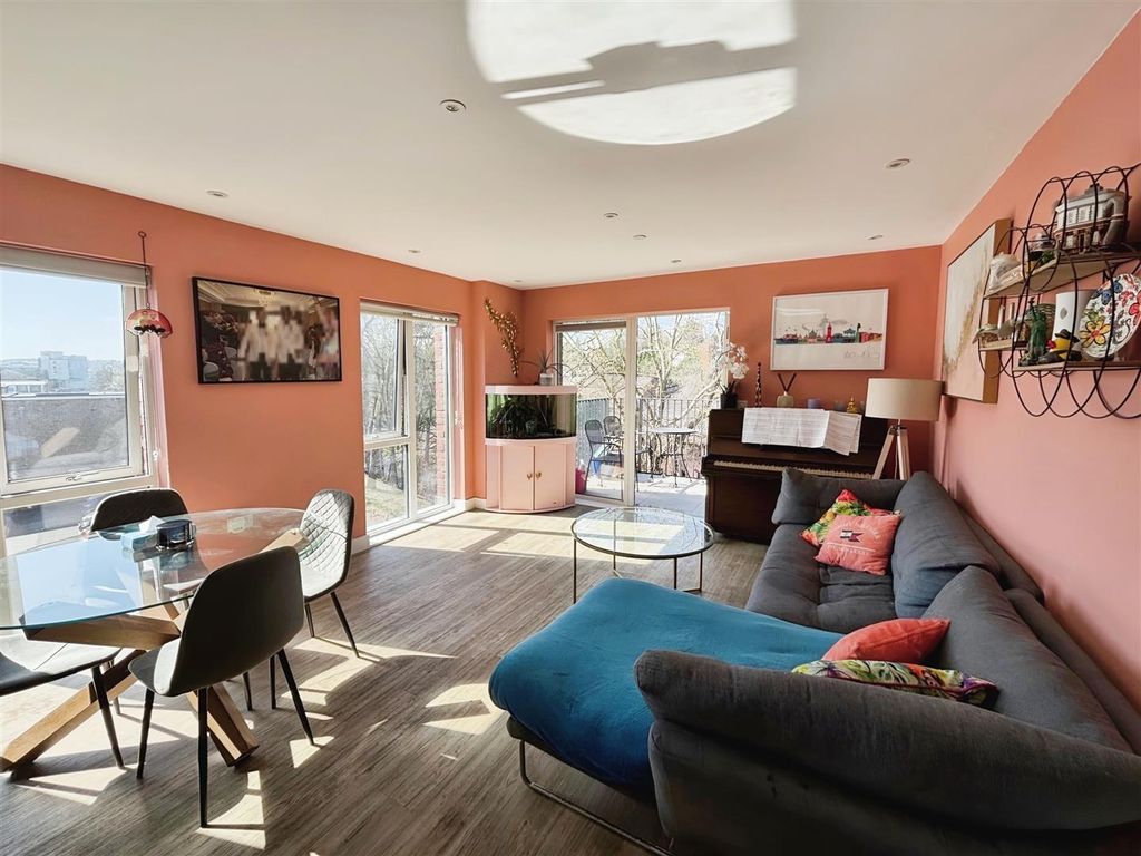 Property photo 3 of 15 70Cf3Ff5-Living.Jpg
