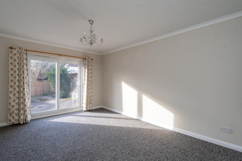 Property photo 3 of 11 Lounge.Jpg