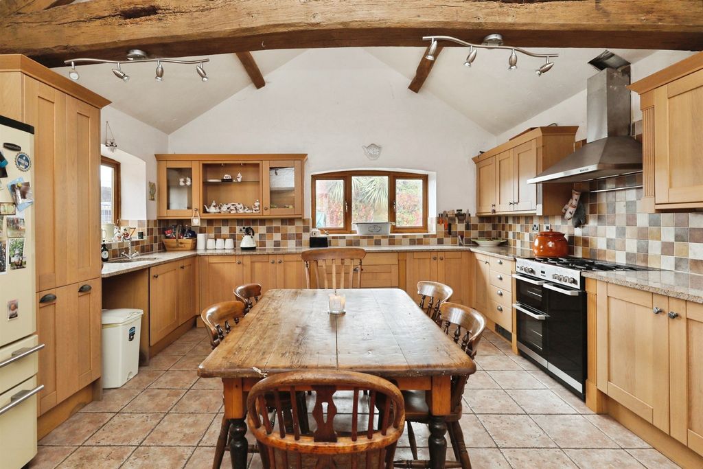 Property photo 2 of 25