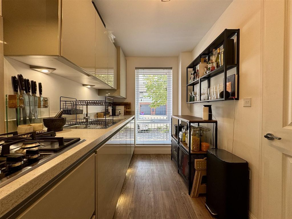 Property photo 3 of 32 Kitchen Breakfast Room