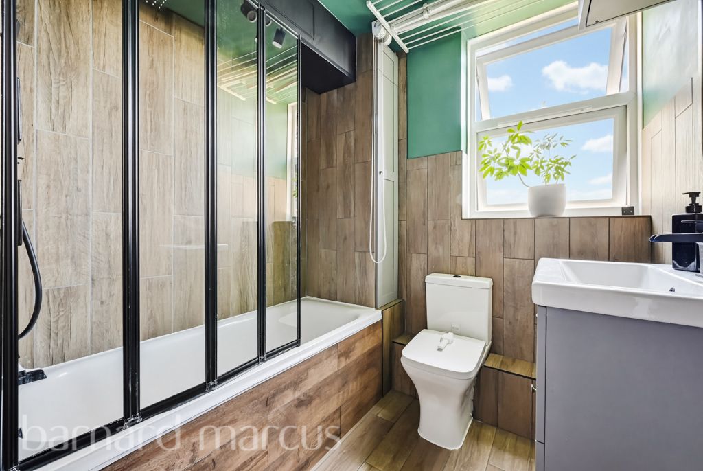 Property photo 3 of 8 Bathroom