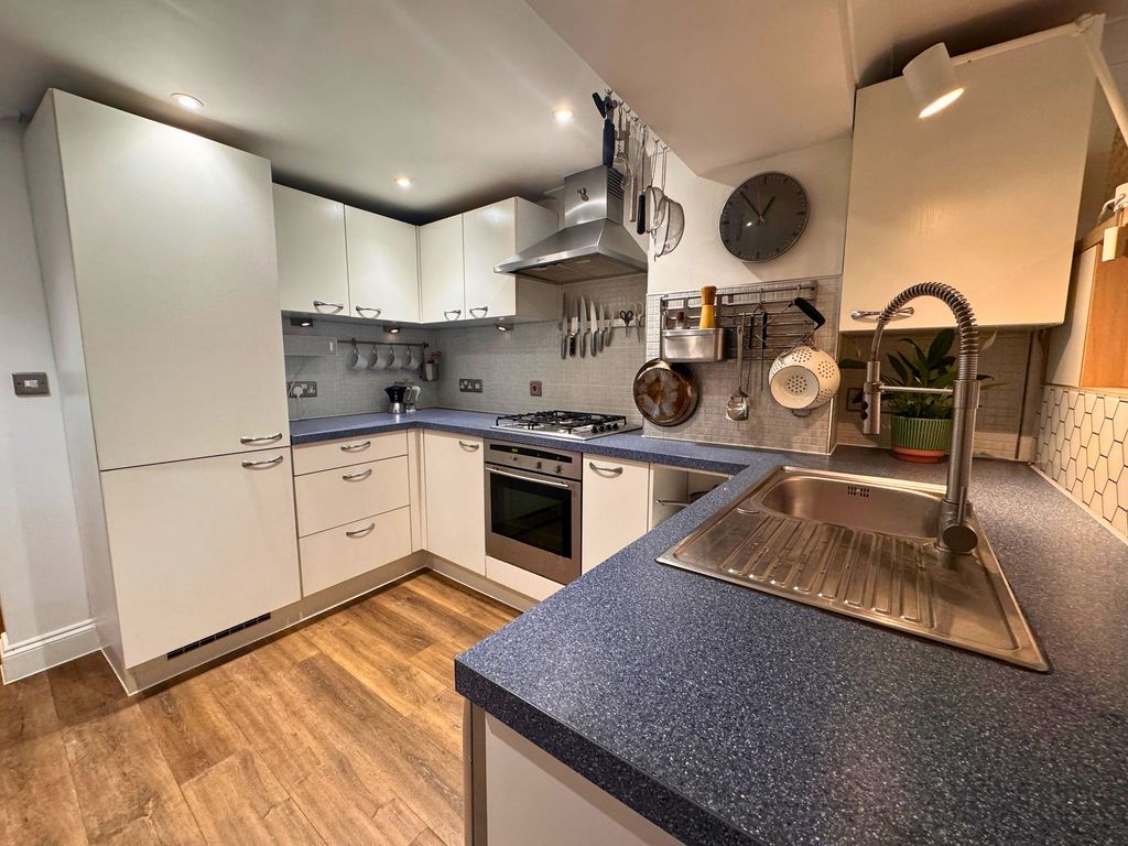 Property photo 2 of 10 Kitchen