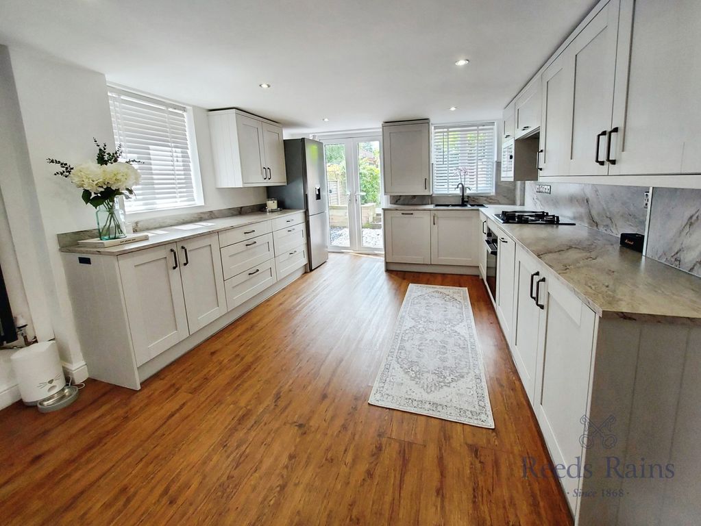 Property photo 3 of 22 Kitchen