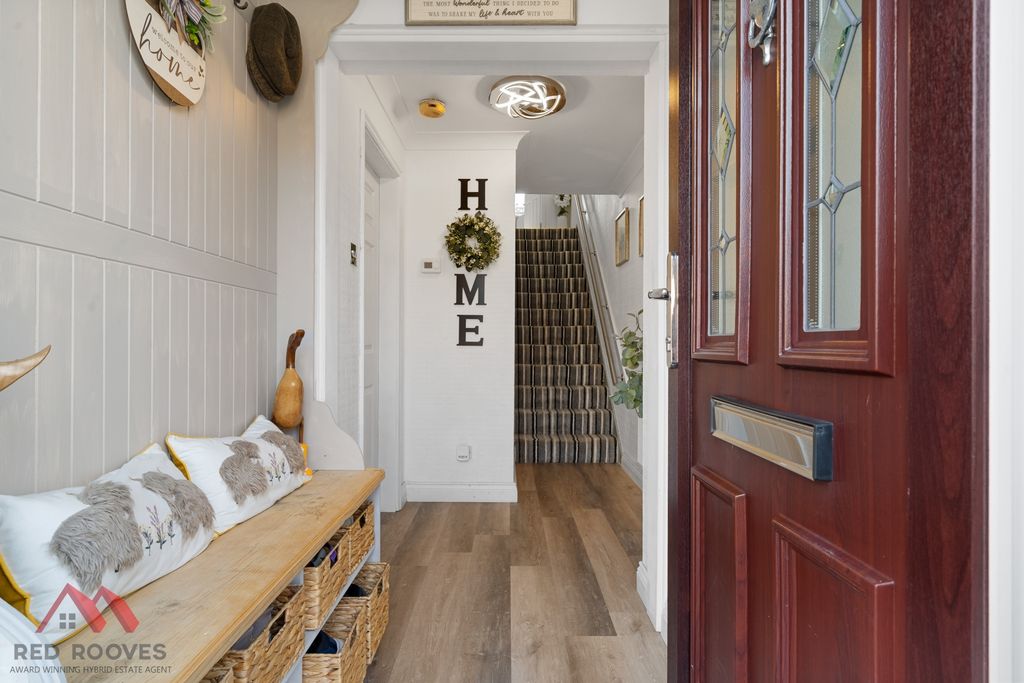 Property photo 2 of 34 Hallway