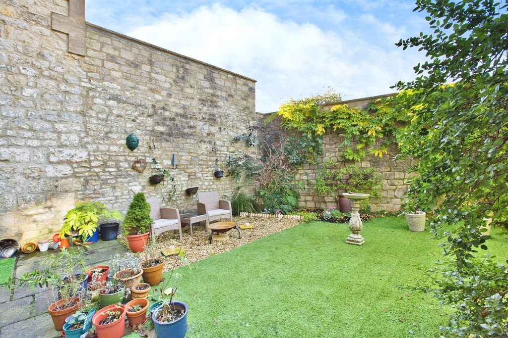 Property photo 2 of 22