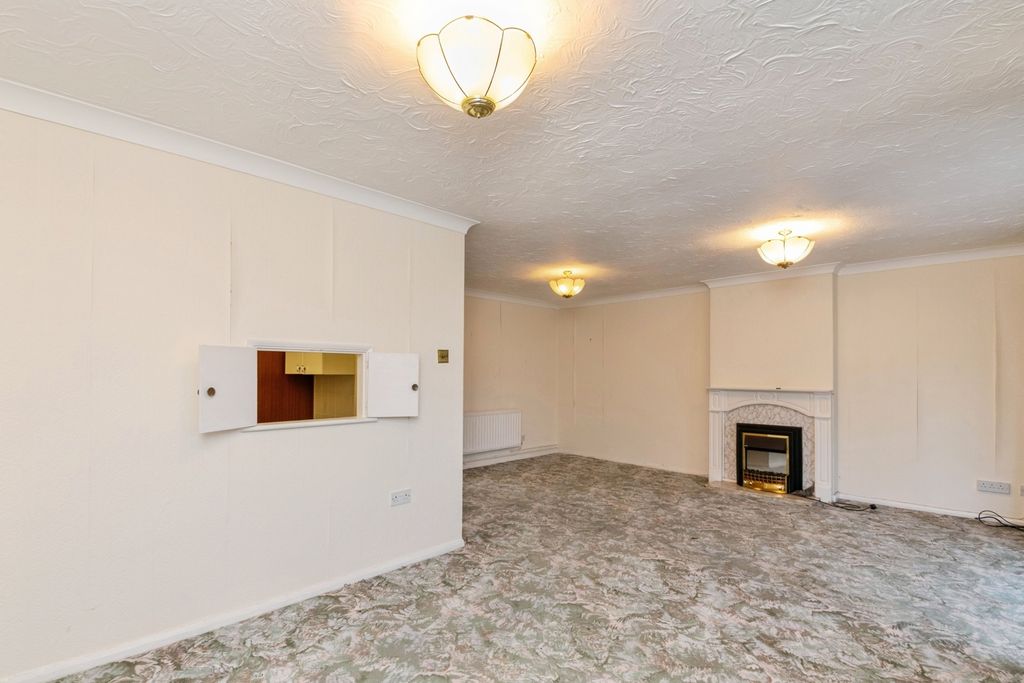 Property photo 3 of 16 Living Room