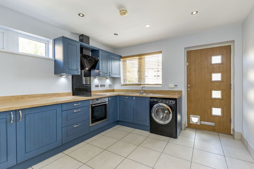 Property photo 2 of 20 Dining Kitchen