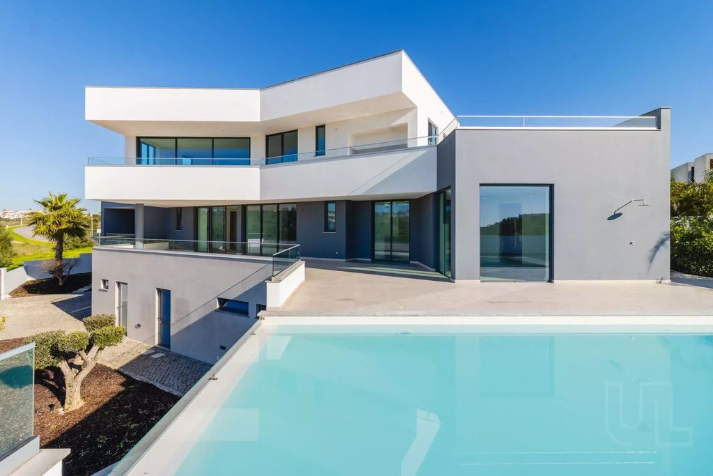 Property photo 1 of 91