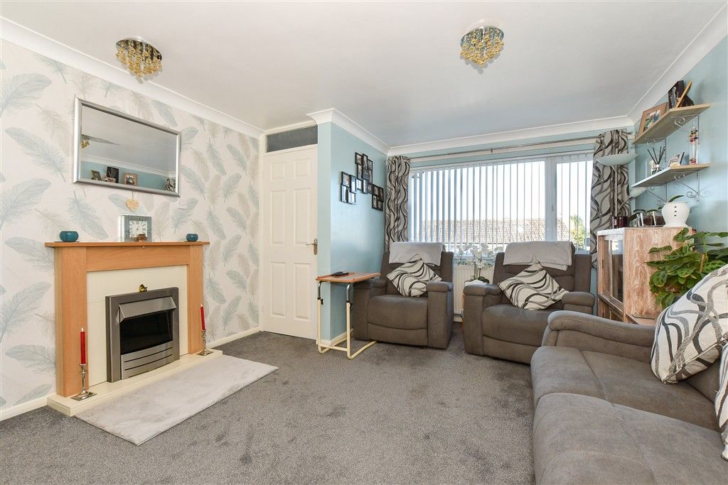 Property photo 3 of 13 Lounge