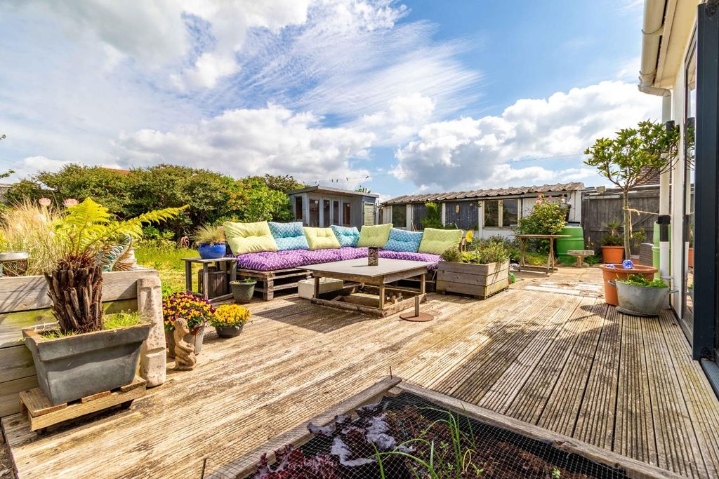 Property photo 2 of 24 Alexandra-15.Jpg