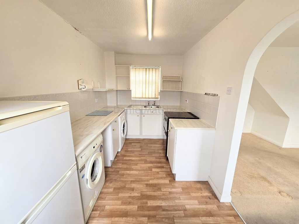 Property photo 3 of 14 Kitchen