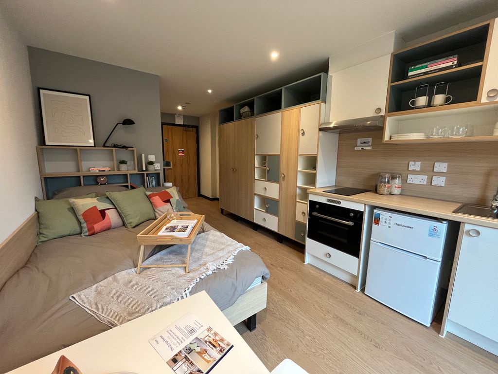 Property photo 3 of 6 Bedroom