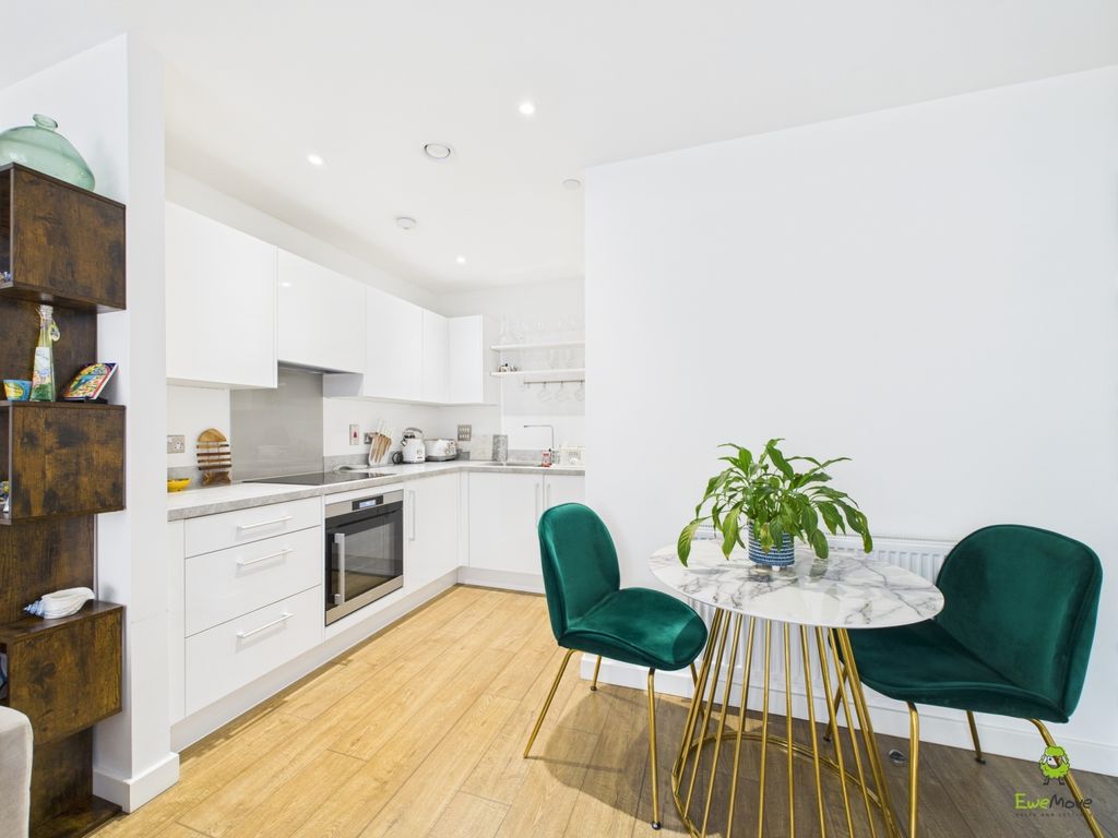 Property photo 2 of 24 Presented By Clinton At Ewemove Bexleyheath And Da