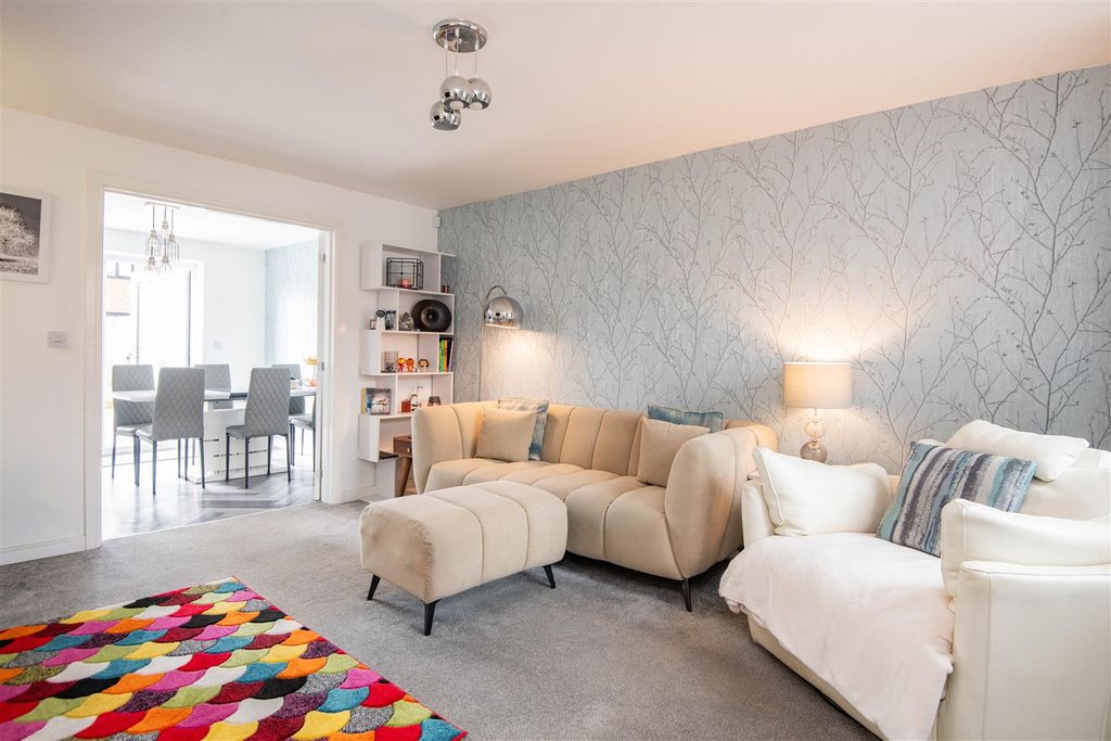 Property photo 2 of 20 Lounge