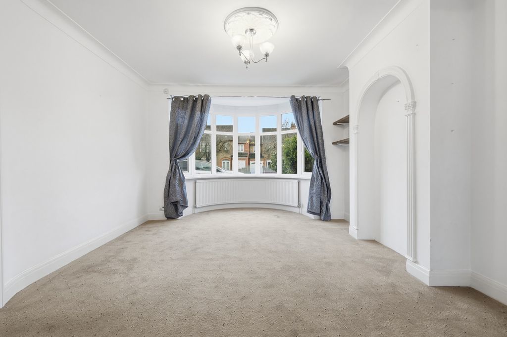 Property photo 2 of 16 4559113