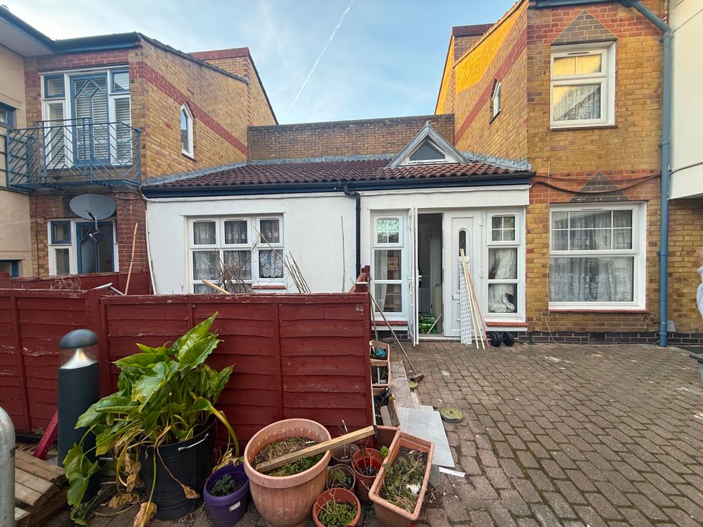 Property photo 3 of 8