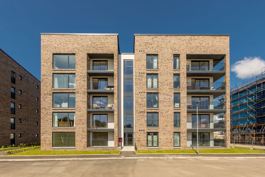Property photo 1 of 7 69758_64685_69758_Queenswaterapartments-006A