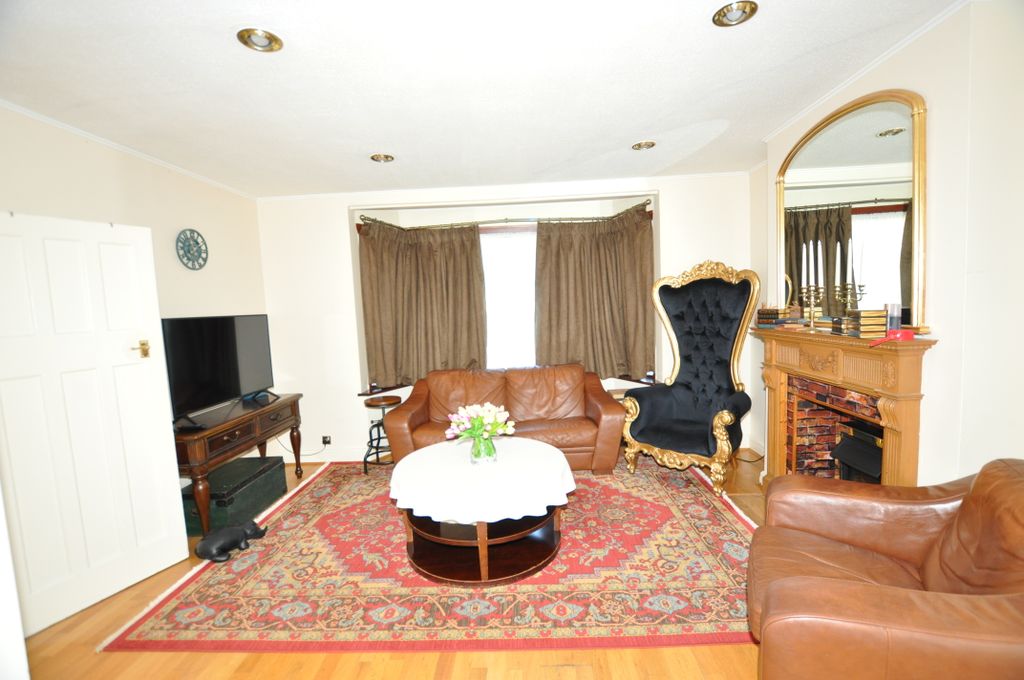 Property photo 3 of 18