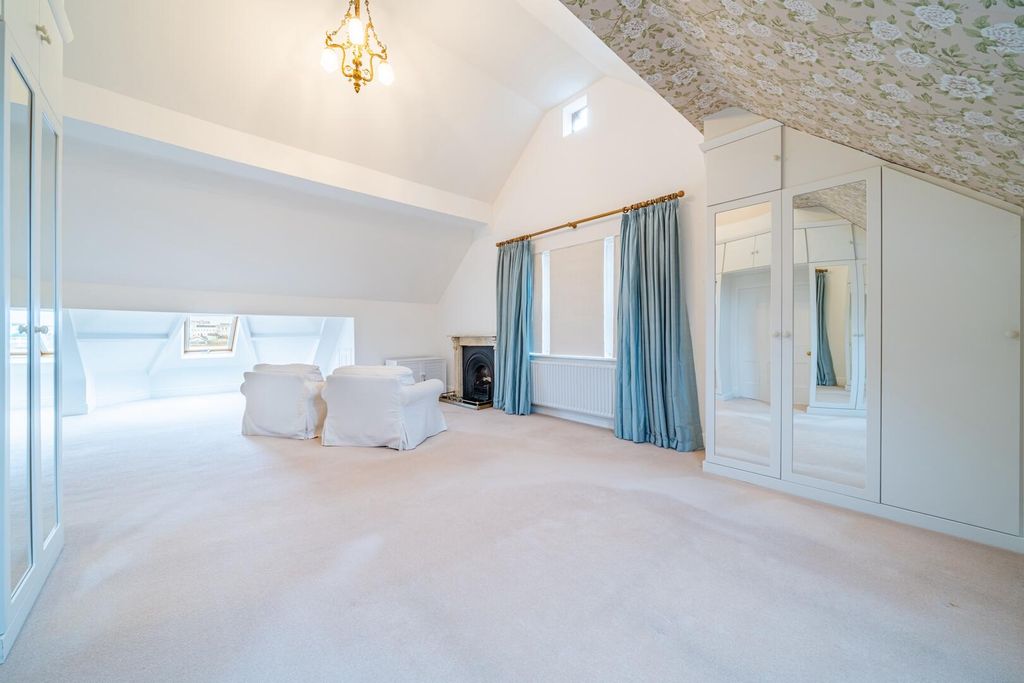 Additional image 14 of 3 bed flat for saleLincoln Circus, The Park NG7