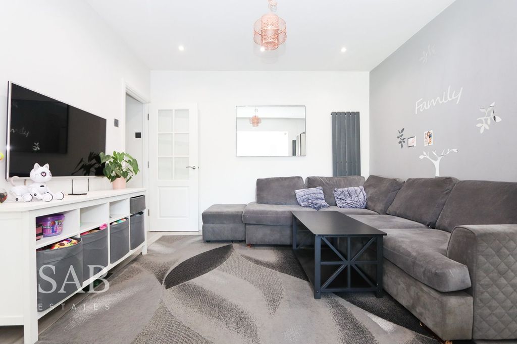 Property photo 2 of 8