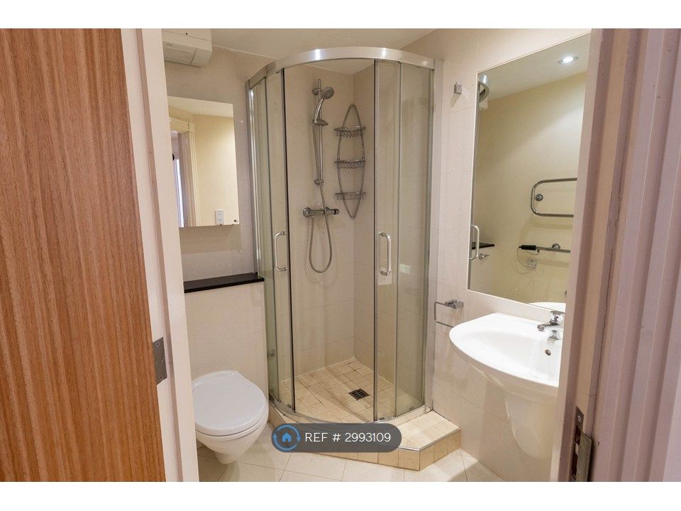Property photo 3 of 21 Bathroom