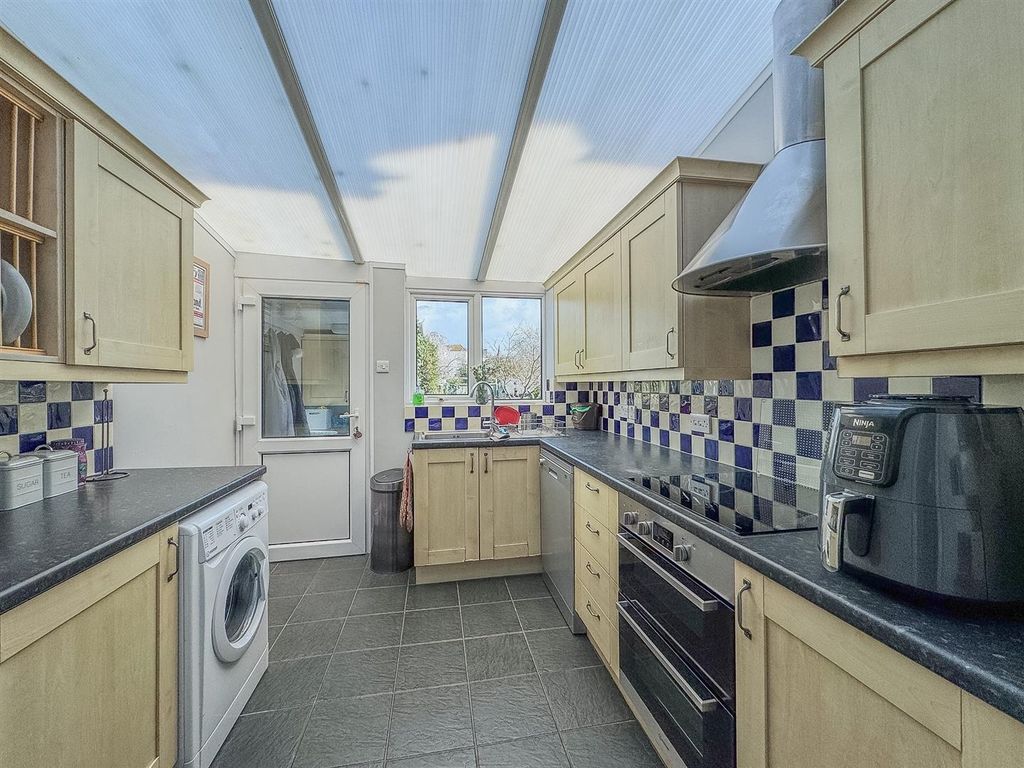 Property photo 3 of 28 Kitchen