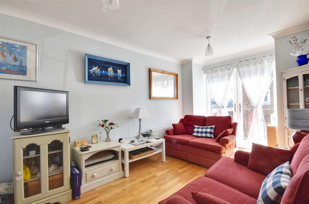 Property photo 2 of 18