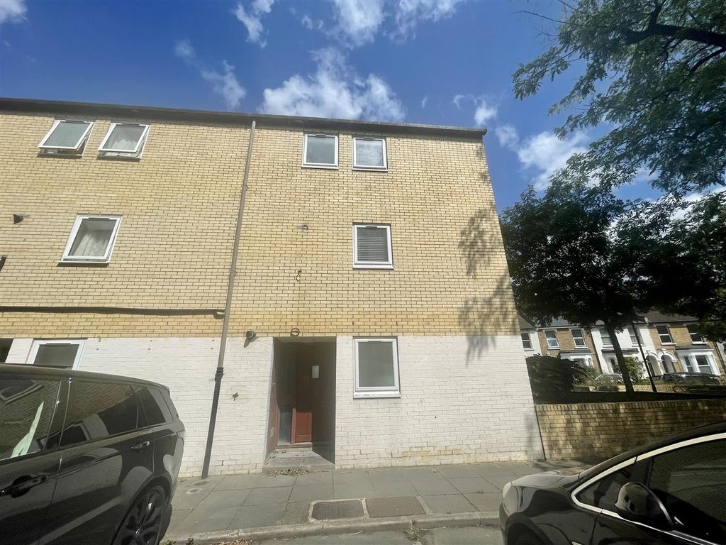Property photo 2 of 7