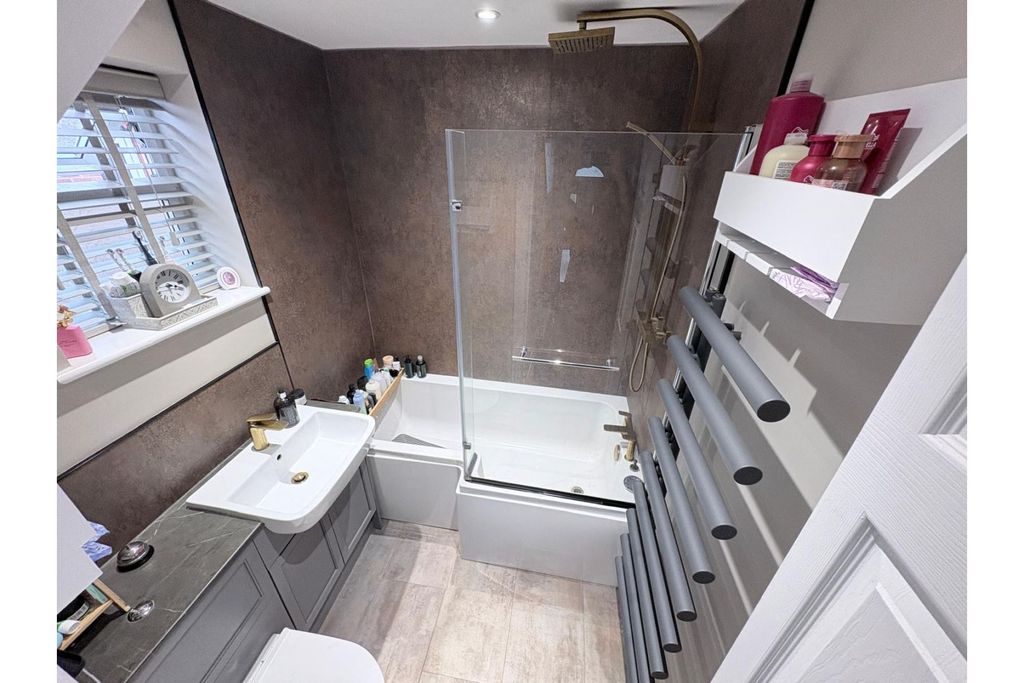 Property photo 3 of 18 Barn Bathroom