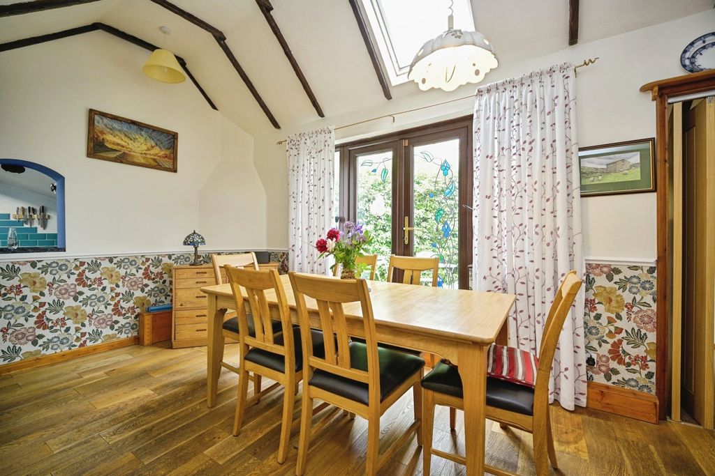 Property photo 3 of 18 Dining Room