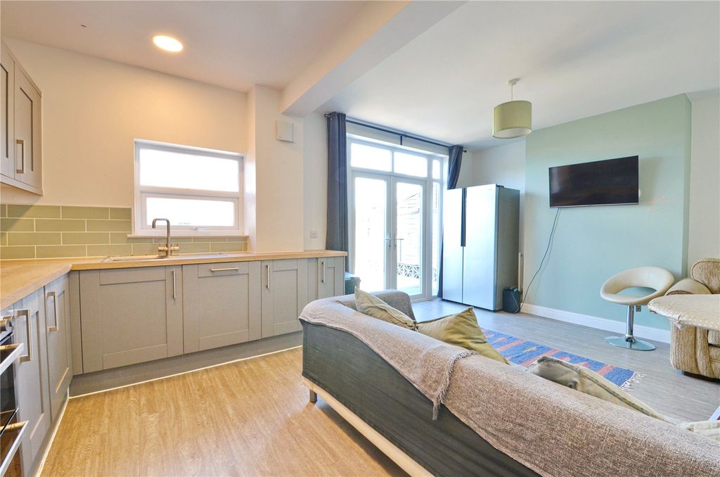 Property photo 2 of 17 Picture No. 15