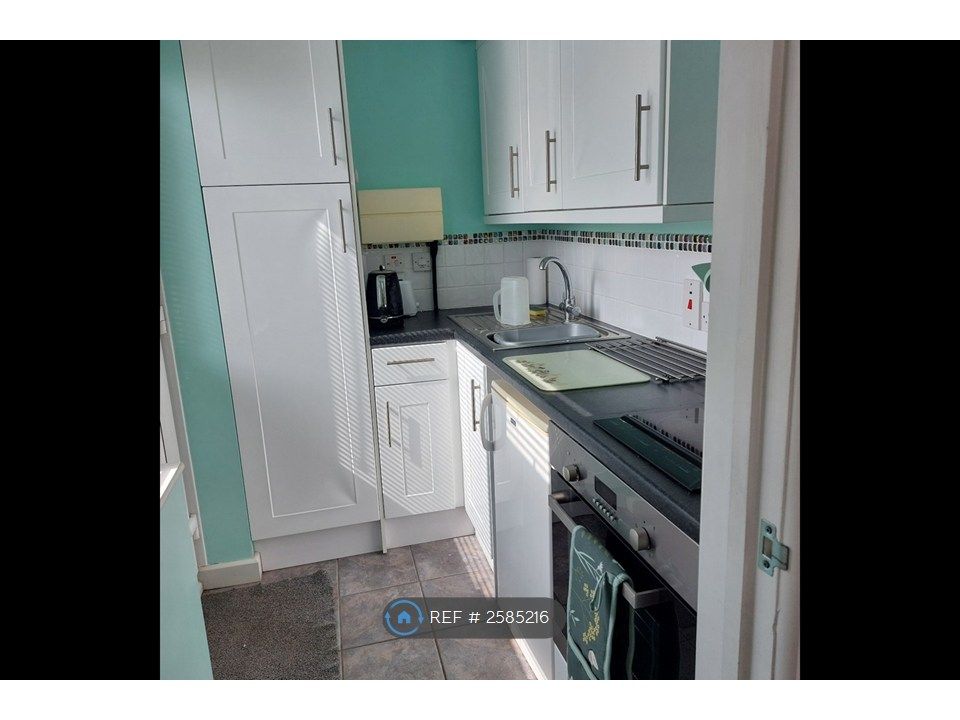 Property photo 2 of 6 Kitchen